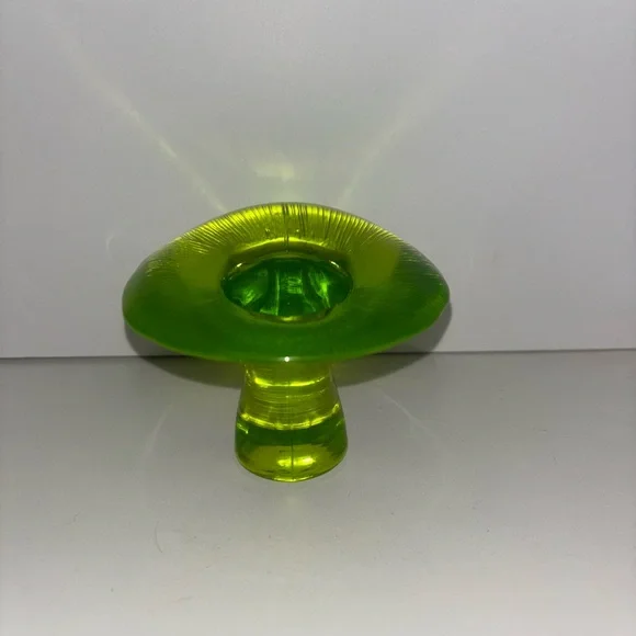 Vintage Mid Century Viking Lime Uranium Glass Mushroom - Picture 2 of 12